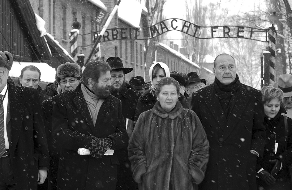 L’historien et les mémoires du génocide des juifs : 2. Le président Chirac et Simone Veil au camp d'Auschwitz, 27 janvier 2005 L’historien et les mémoires du génocide des juifs : 2. Le président Chirac et Simone Veil au camp d'Auschwitz, 27 janvier 2005